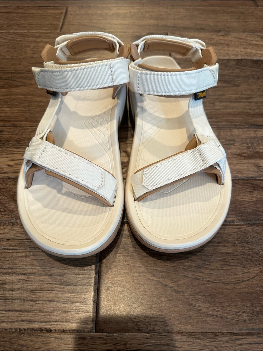 Teva women’s size 9 Terra FI 5 Unoversal sandals